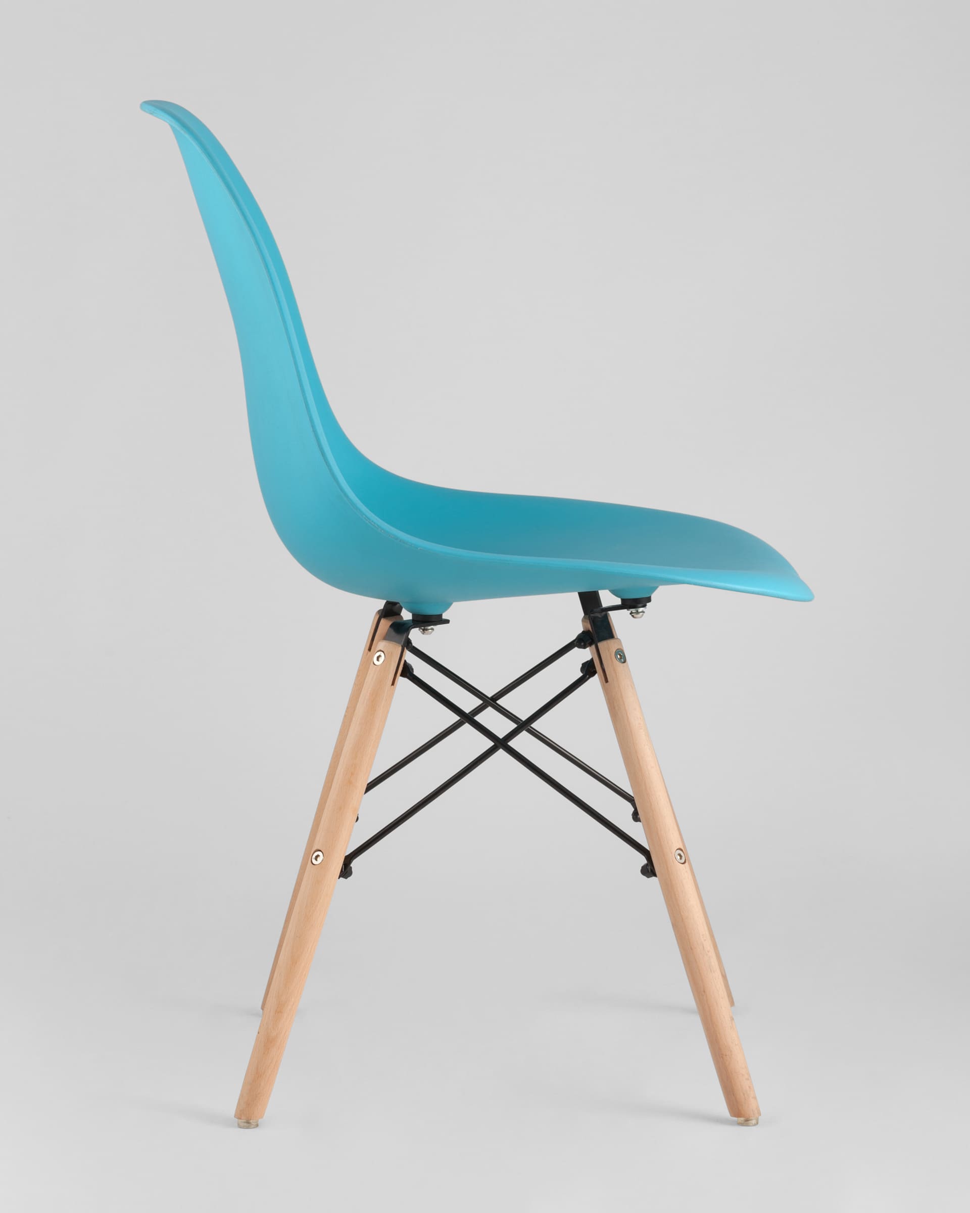 Комплект стульев eames dsw