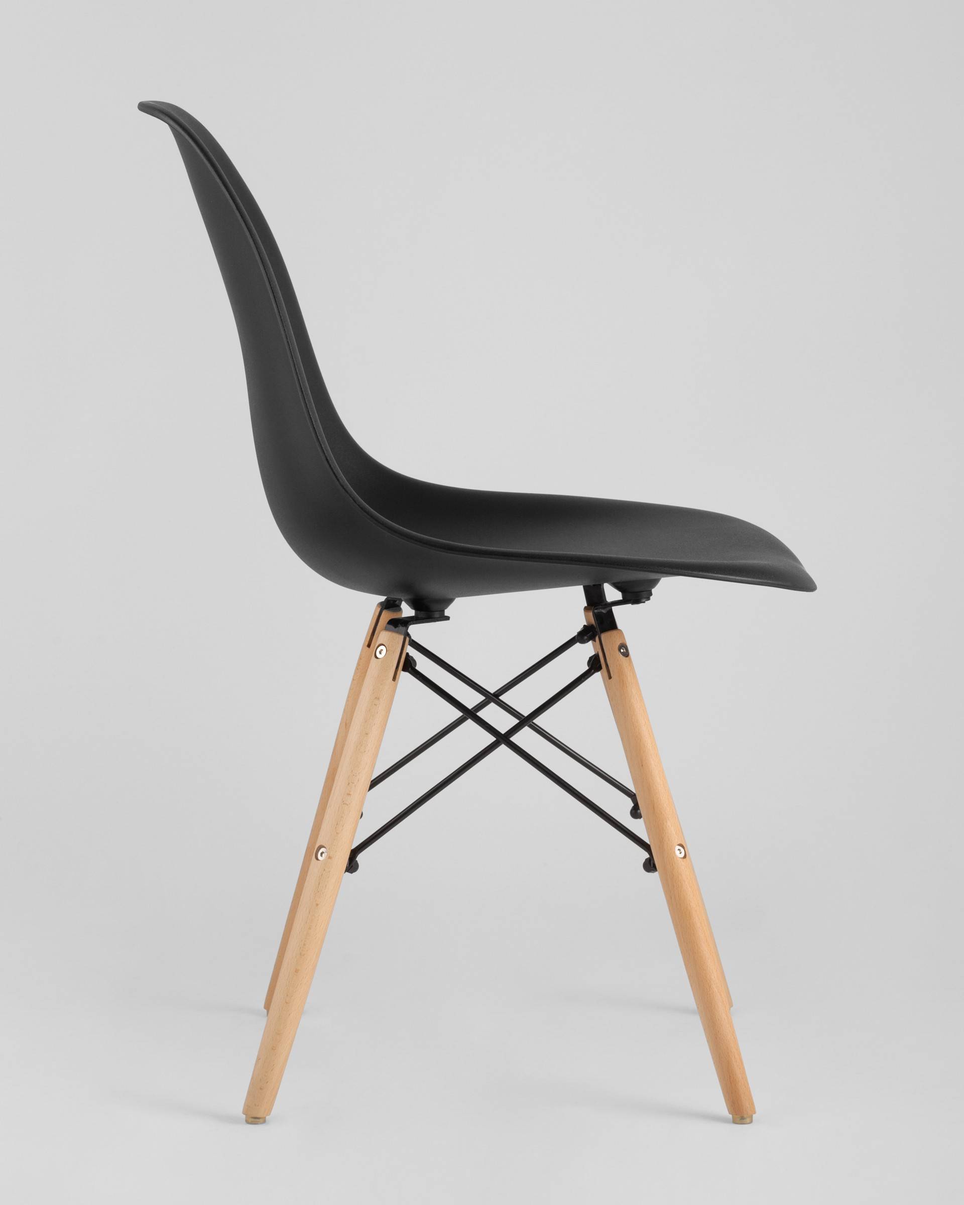 Комплект стульев eames dsw